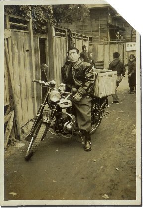 石川クリーニング商会、開業当時配達用バイク